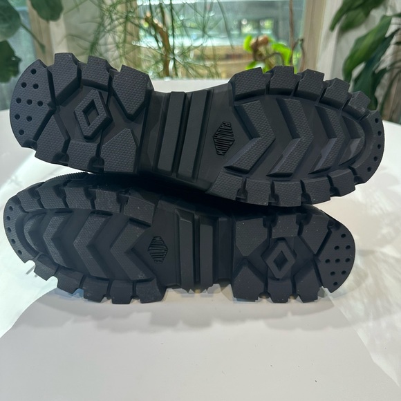 REVOLT BOOT TX - Picture 5 of 14